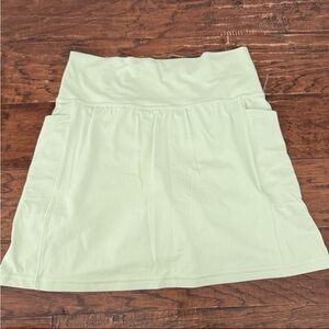 Athleta Salutation Stash Pocket 16.5” Melon Green Colored Skort Size Medium